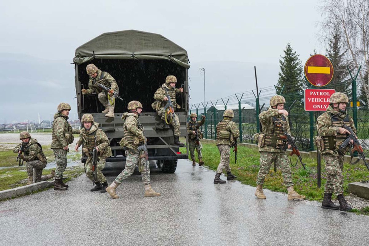 EUFOR šalje trupe: Austrijanci ulaze preko Gradiške, Francuzi slijeću u Sarajevo
