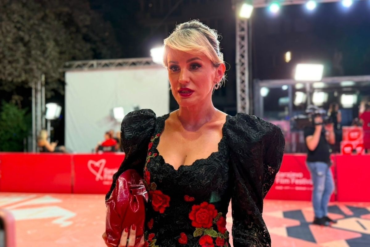 Brankica Raković u haljini s ružama poslala snažnu poruku: Nigdje nismo sigurne (FOTO, VIDEO)