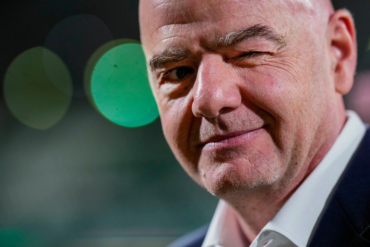 UEFA ruši Infantina, on zbija šale: Vidimo se kod frizera