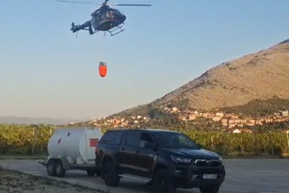 Helikopteri se bore sa požarom koji se širi prema Trebinju