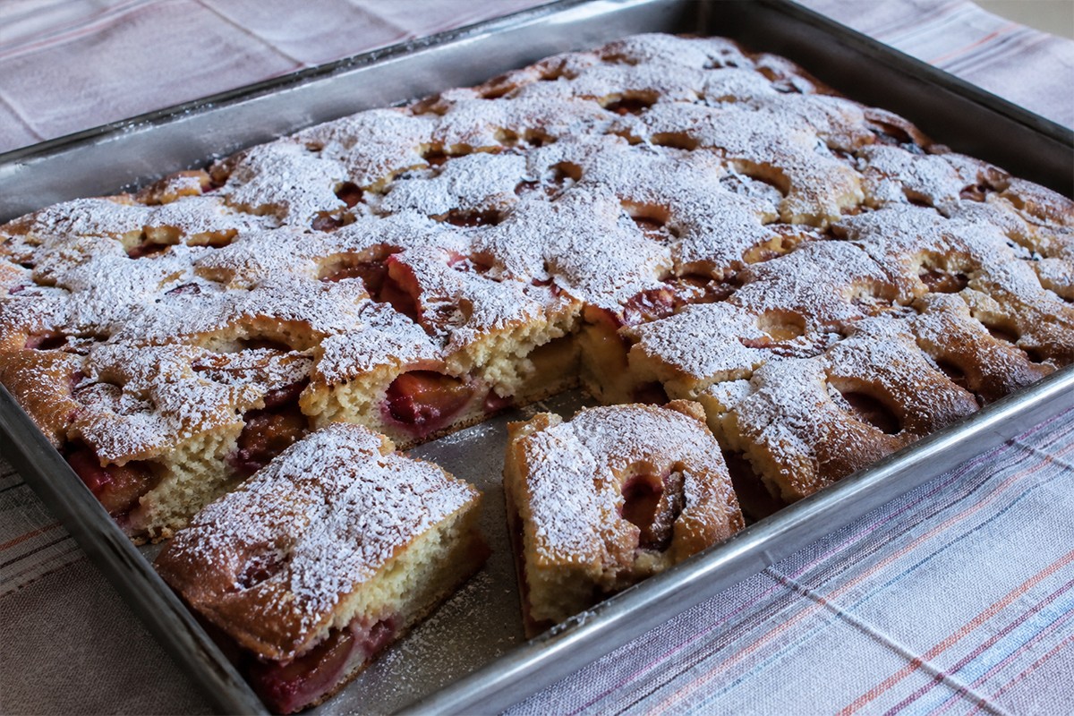 Bakin starinski kolač sa sljivama
