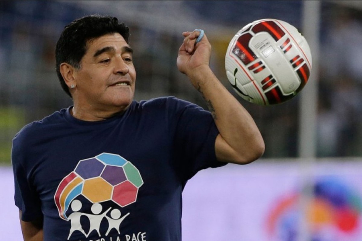 Maradonina "Božja ruka" prodata za 2,5 miliona funti