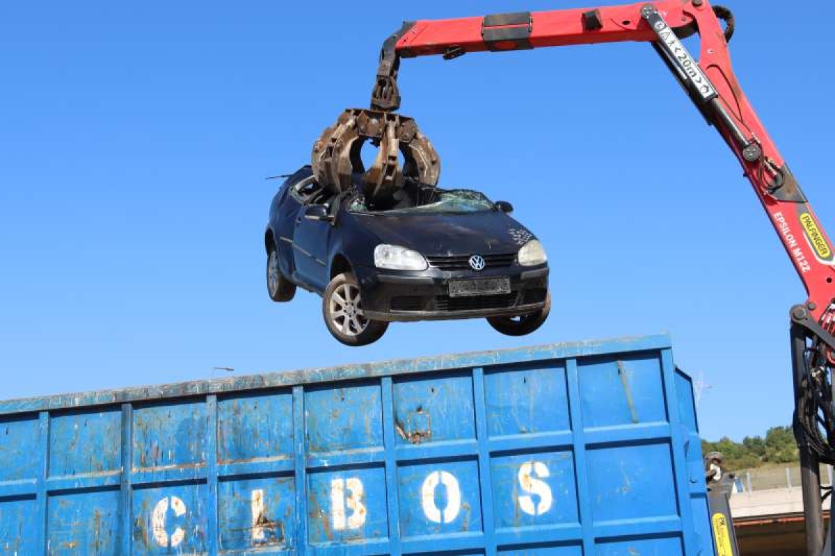 MUP KS uništio 31 oduzeto vozilo i jedan moped
