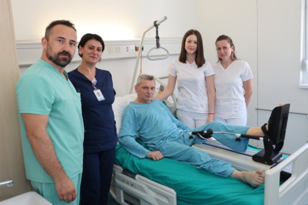UKC Republike Srpske: Ugrađena totalna proteza koljena pacijentu sa hemofilijom tipa A