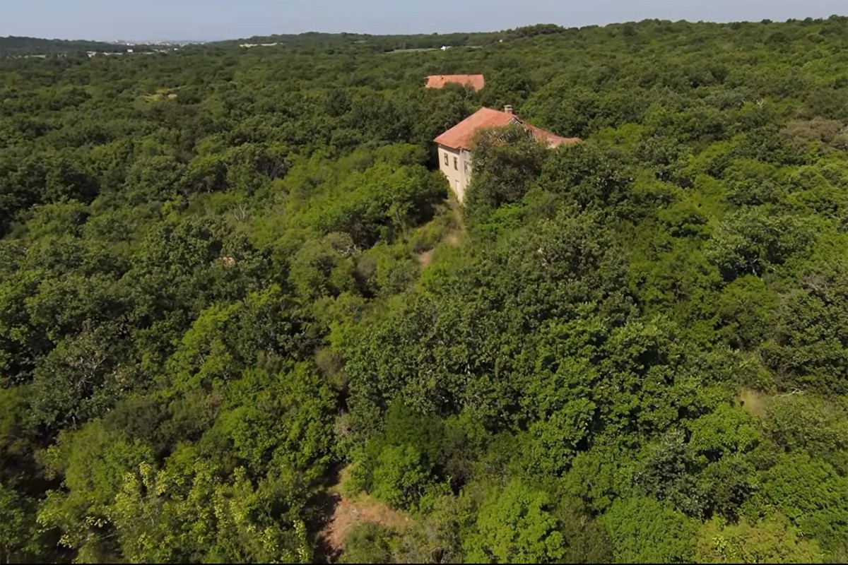 Lažne kuće u istarskoj šumi: Šta je JNA skrivala u njima? (VIDEO)
