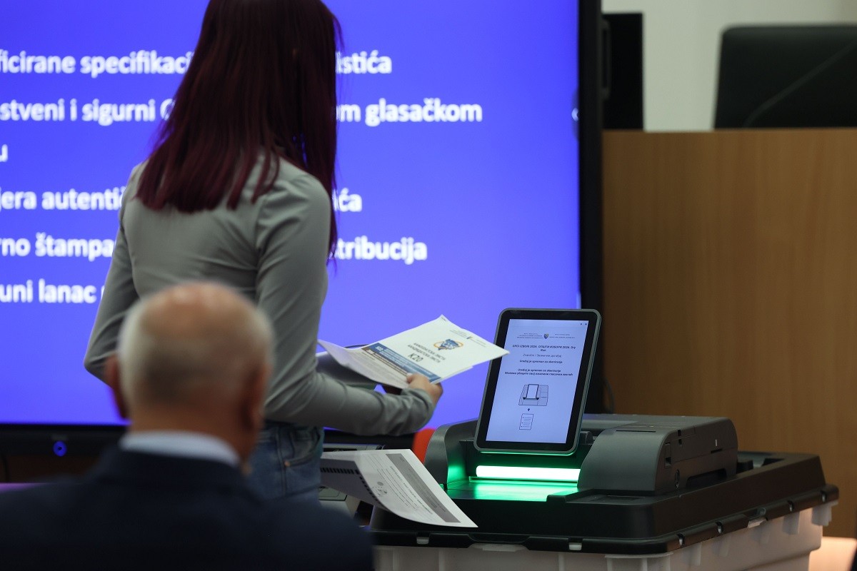 Glasanje sa dva listića trajalo više od 40 sekundi, koliko će trajati sa šest i sedam listića?