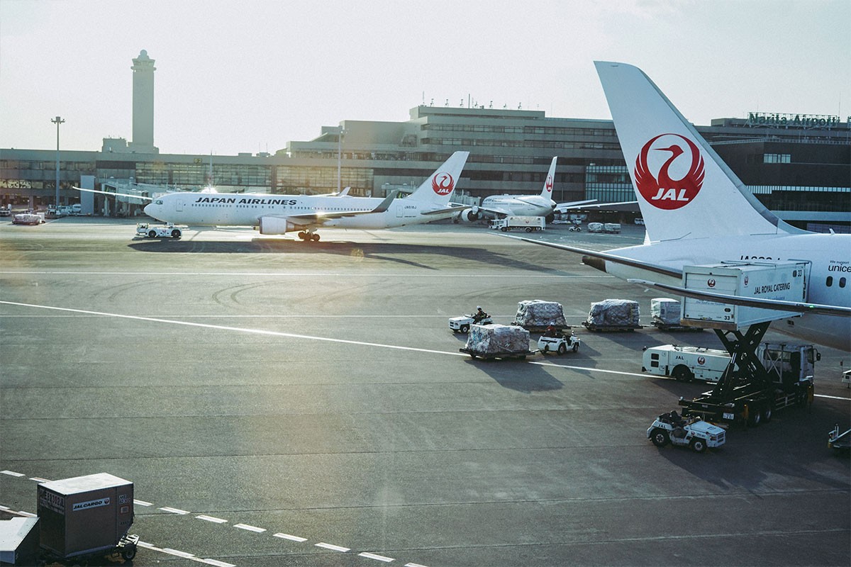 Japan Erlajns predstavlja robota za pranje aviona