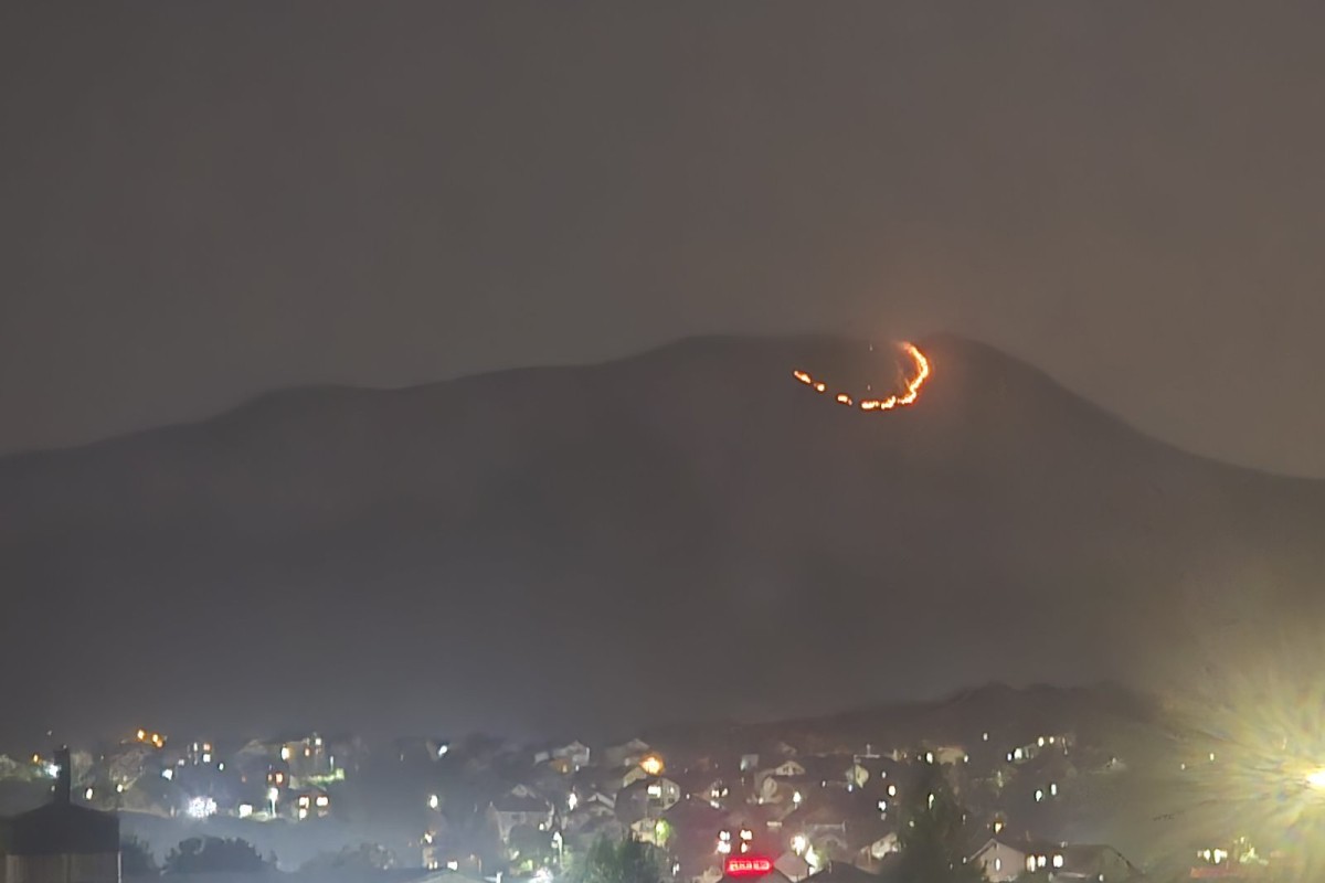 Ponovo se aktivirao požar na Trebeviću iznad Sarajeva (VIDEO)