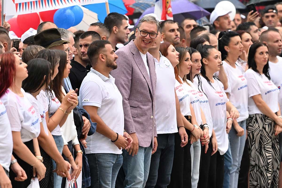 Vučić na mitingu "Ujedinjena Srbija" u Užicu: Nasilje nikada neće pobediti