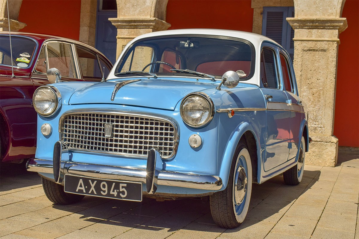 Legendarni, plavi fićo privukao pažnju dok je "jurio" auto-putem