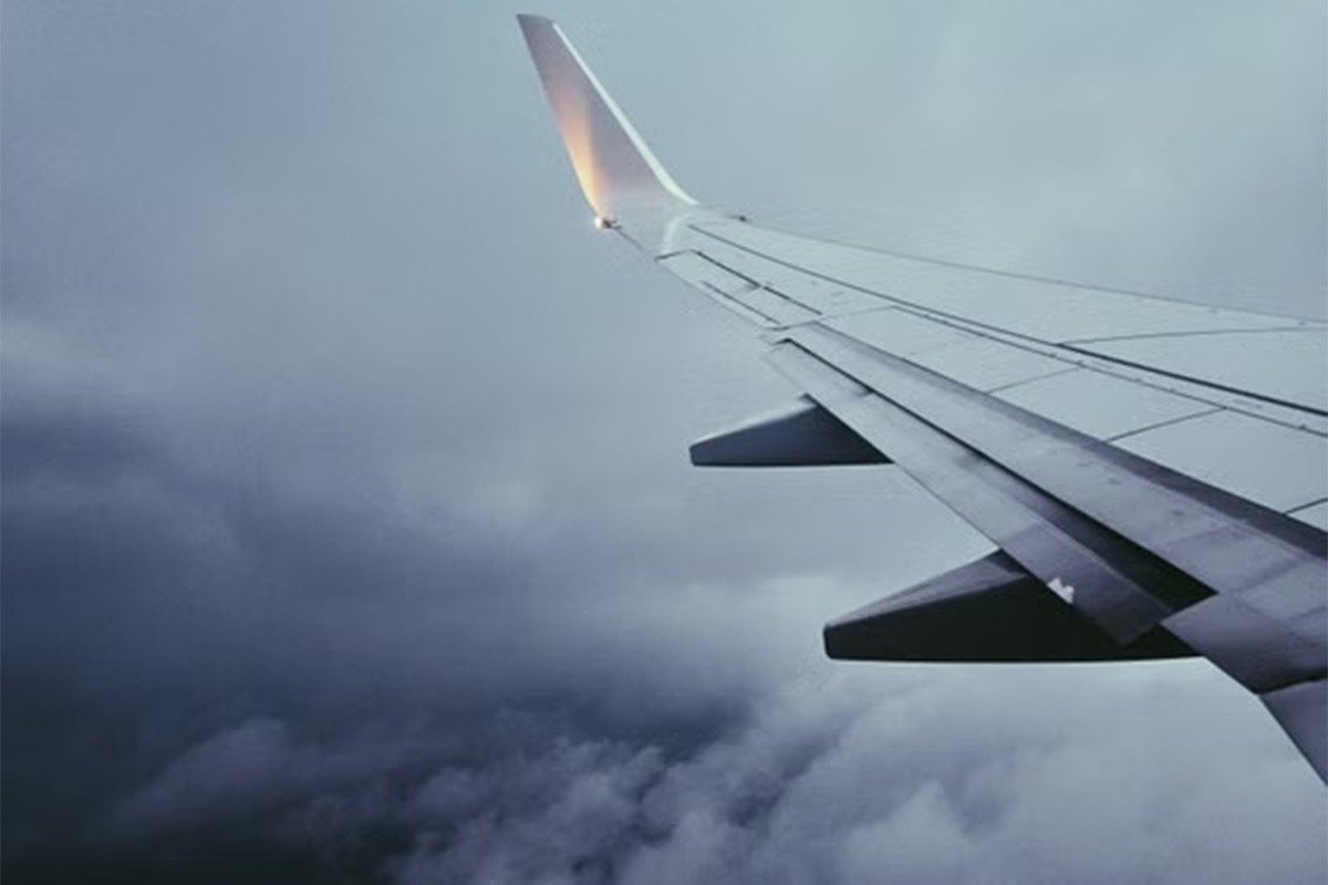 Amerikanac lažnom dojavom o bombi pokušao da zadrži avion, evo kakvu je kaznu dobio