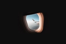 Znate li zašto roletne u avionu moraju ostati podignute?