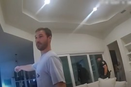 Neobičan gost u kupatilu: Policajci nisu mogli vjerovati (VIDEO)