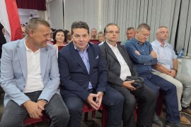 US: U Stanarima više ljudi ostalo ispred sale