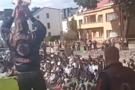 Motociklisti opkolili džamiju, donijeli i svinjsku glavu (VIDEO)