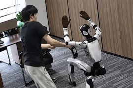 Robot udario programera, snimak izazvao reakcije (VIDEO)
