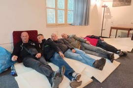 Zenički rudari i dalje u štrajku glađu, treću noć prenoćili u ...