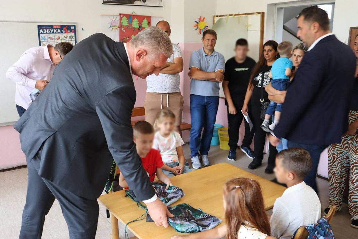 Školsko zvono ponovo se čuje u Peljavama: U klupe sjelo pet učenika