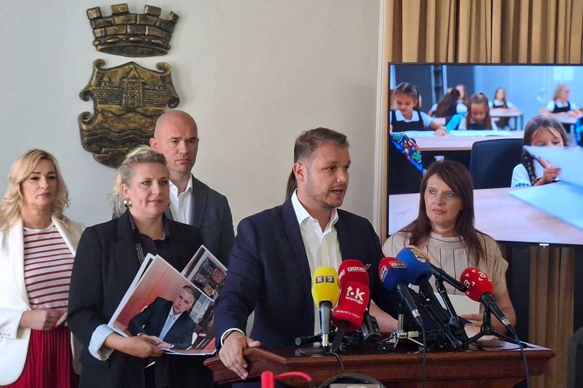 Draško Stanivuković: Ne odustajemo od školskih uniformi
