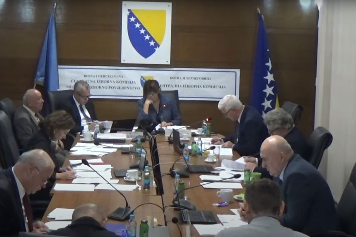CIK pokreće istragu zbog pravopisne greške, izrekao visoke kazne SNSD-u