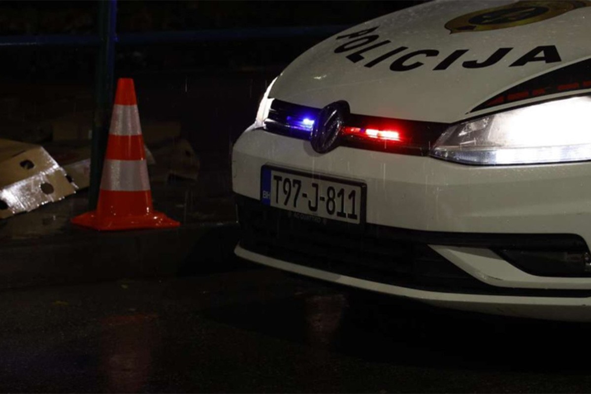 Teška nezgoda kod Cazina: Automobilom udario troje djece