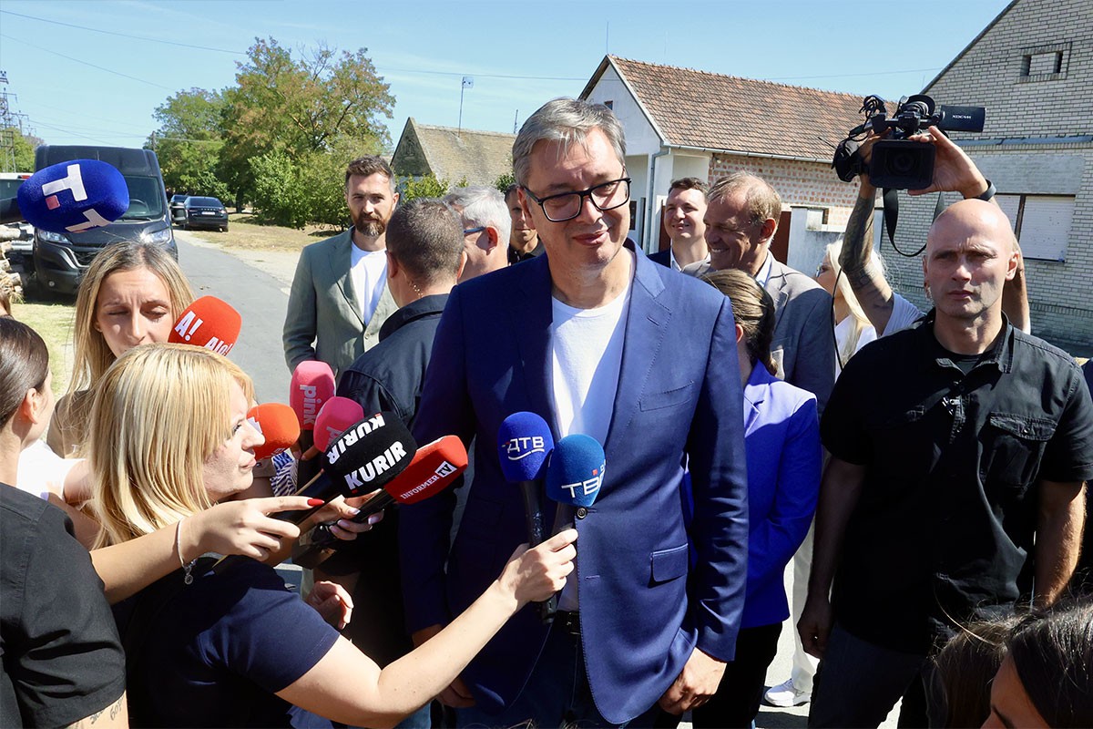 Vučić: Sahranjivaćemo naše ljude kako dolikuje, briga nas šta kaže Marta Kos