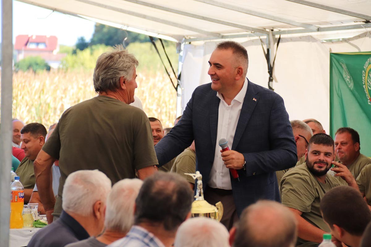 Minić otvorio lovnu sezonu kod Dervente: Okupilo se oko 300 lovaca