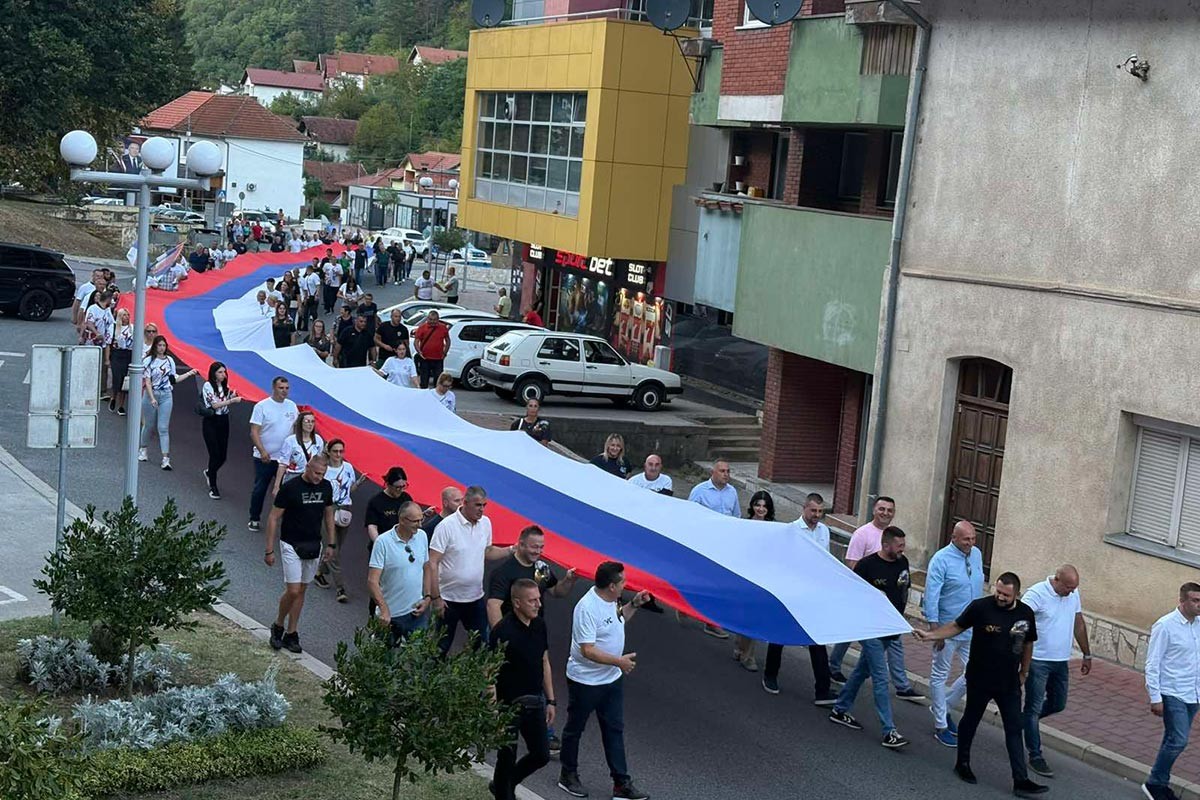 U Srebrenici razvijena trobojka duga 75 metara, Stevandić govorio o opstanku malih opština