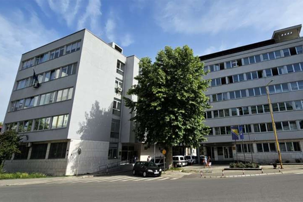 U pritvoru djevojčica (15): Osumnjičena da je nožem povrijedila učenice