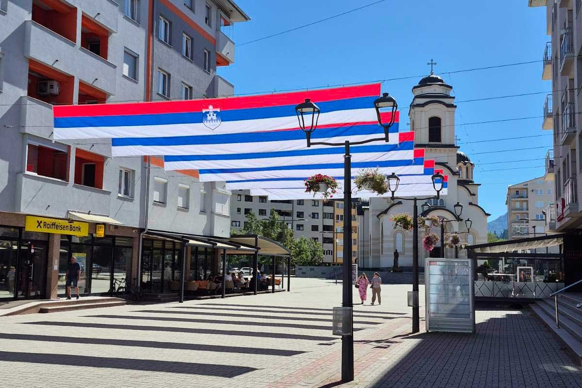 Dan srpskog jedinstva: Pale ukrašene zastavama Republike Srpske