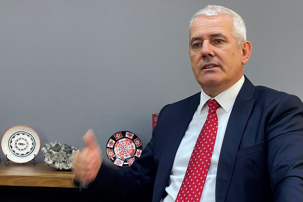 Svečlja osuđen zbog bacanja suzavca u parlamentu