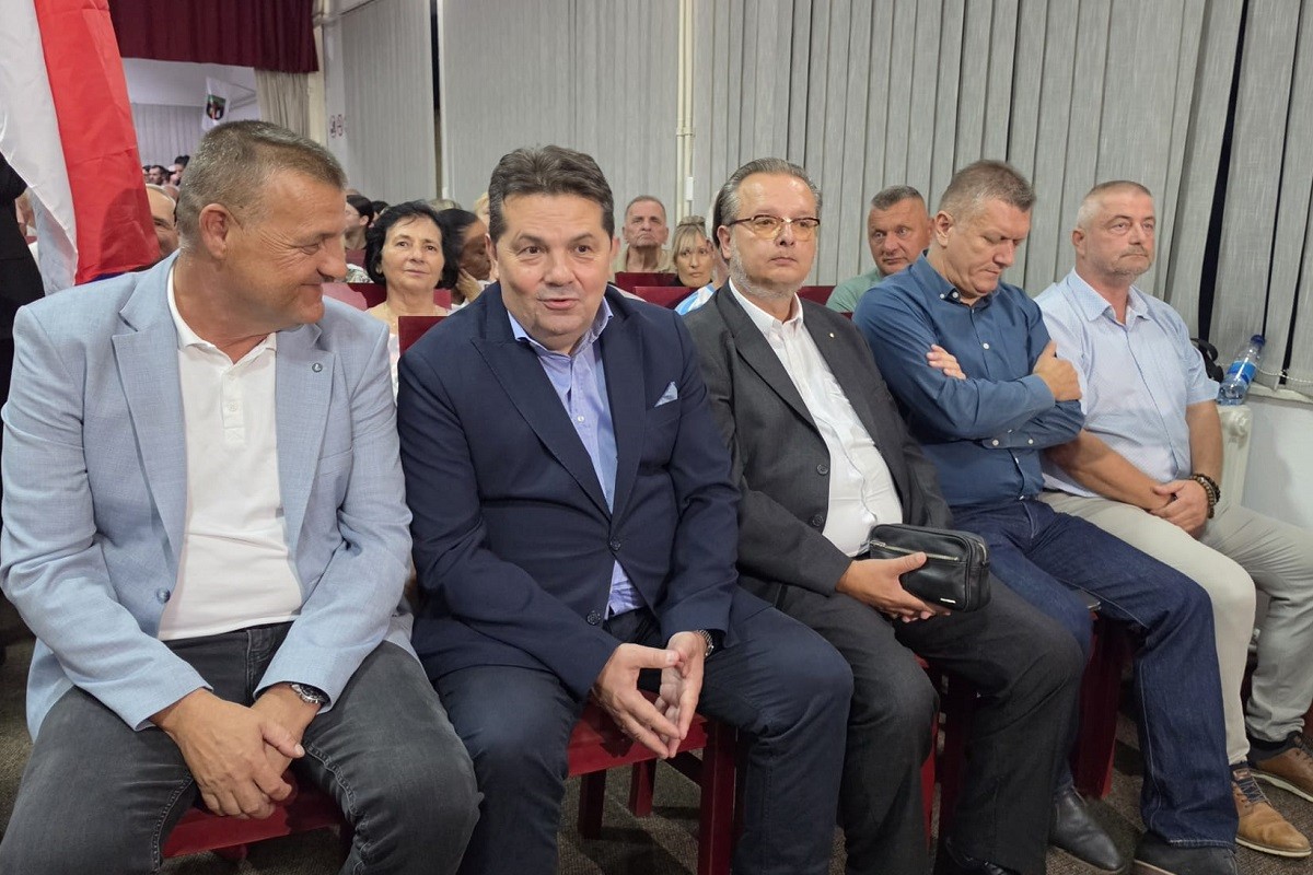 US: U Stanarima više ljudi ostalo ispred sale