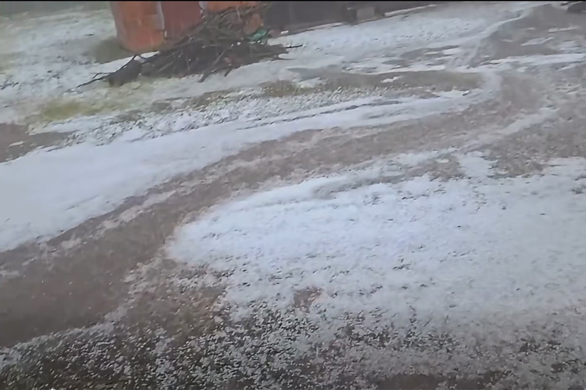 Nevrijeme protutnjalo Laktašima: Padao led, pogledajte snimke (VIDEO)