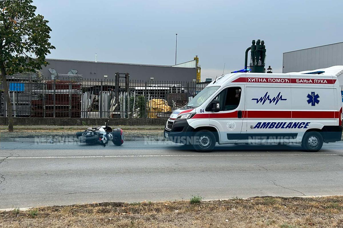 Policija o udesu u Banjaluci: Motociklista povrijeđen, prevezen na UKC RS