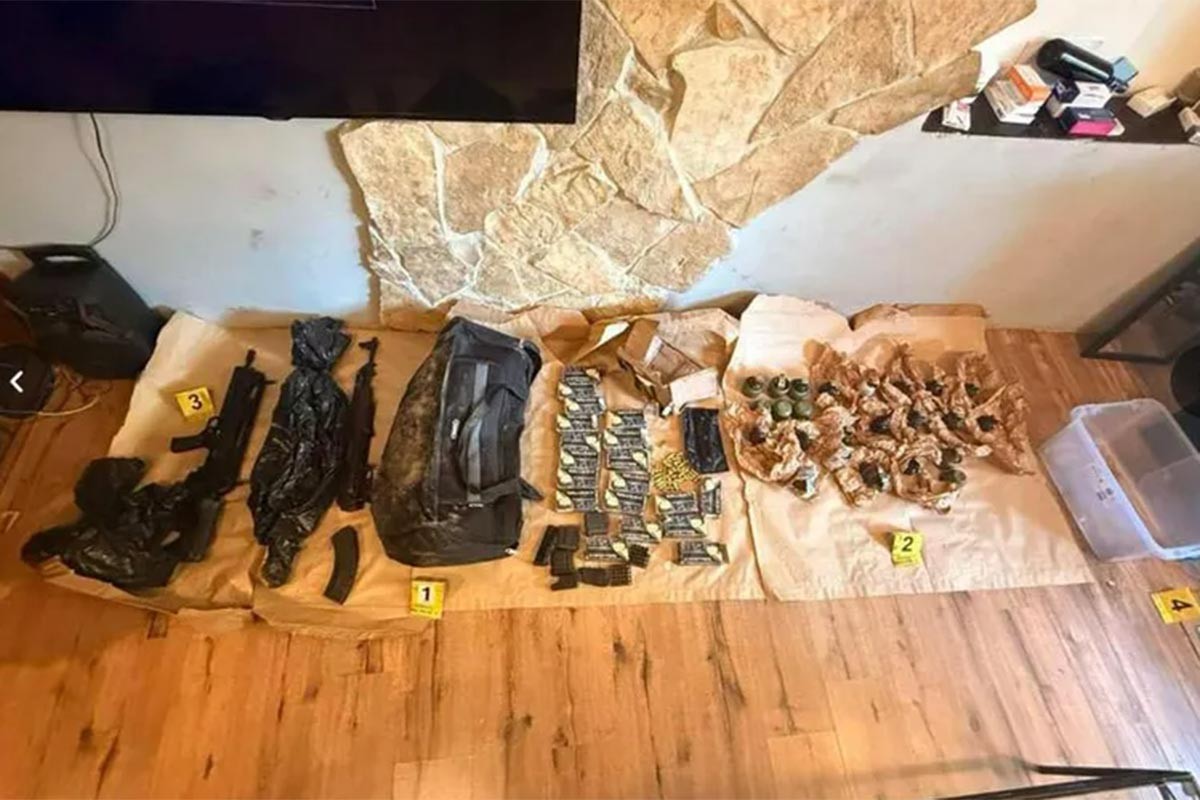 Policija upala u kuću u Beogradu, pronašla tajni bunker pun oružja (VIDEO)