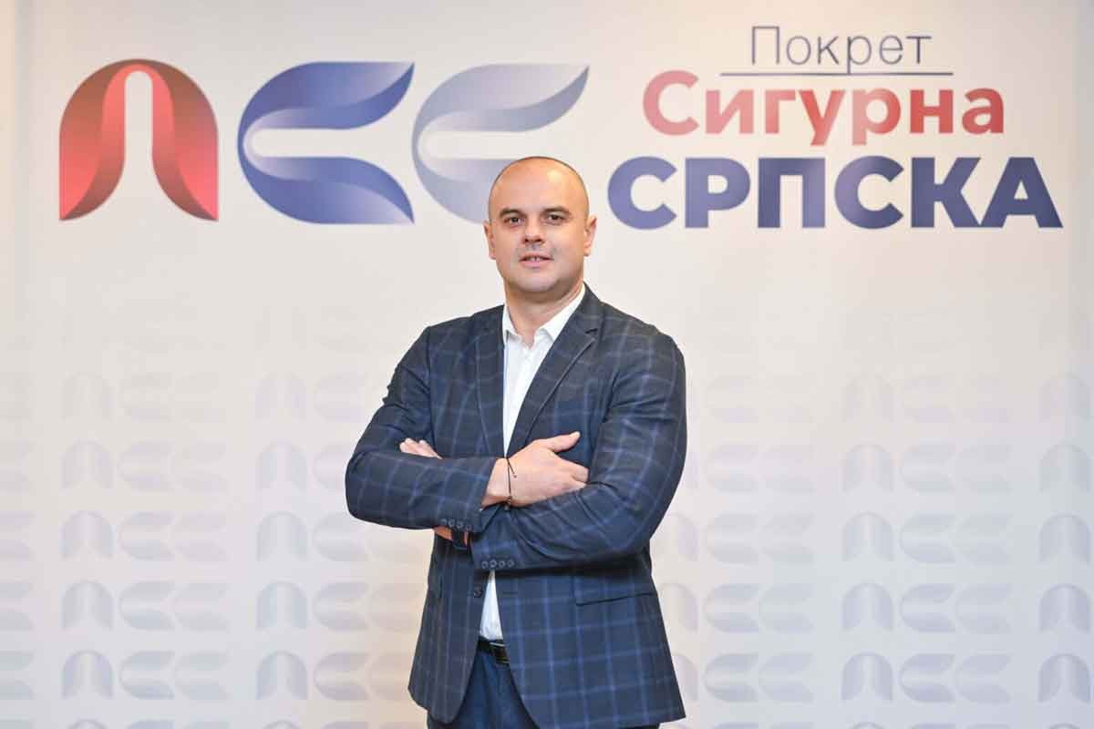 Igor Tošić: Vuk(an) u jagnjećoj koži