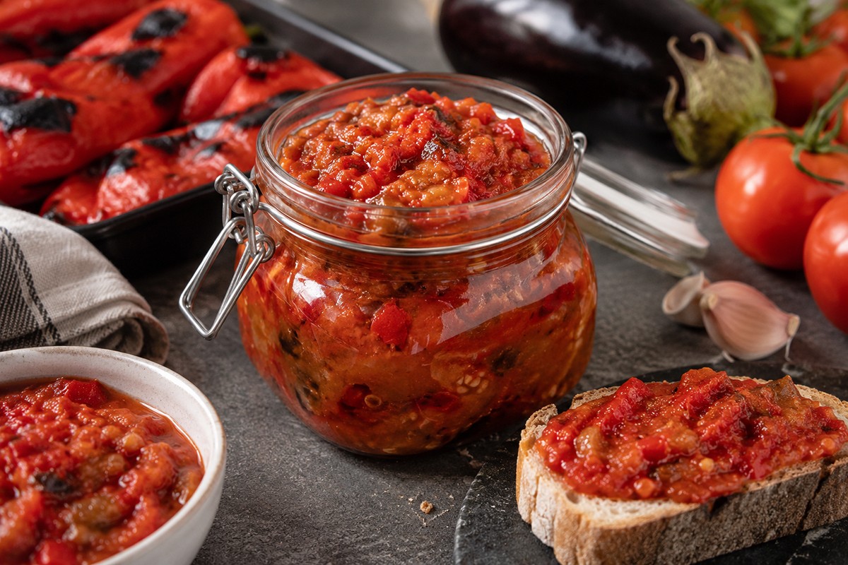 Domaći pinđur iz rerne: Recept koji vrijedi sačuvati za sezonu paprika