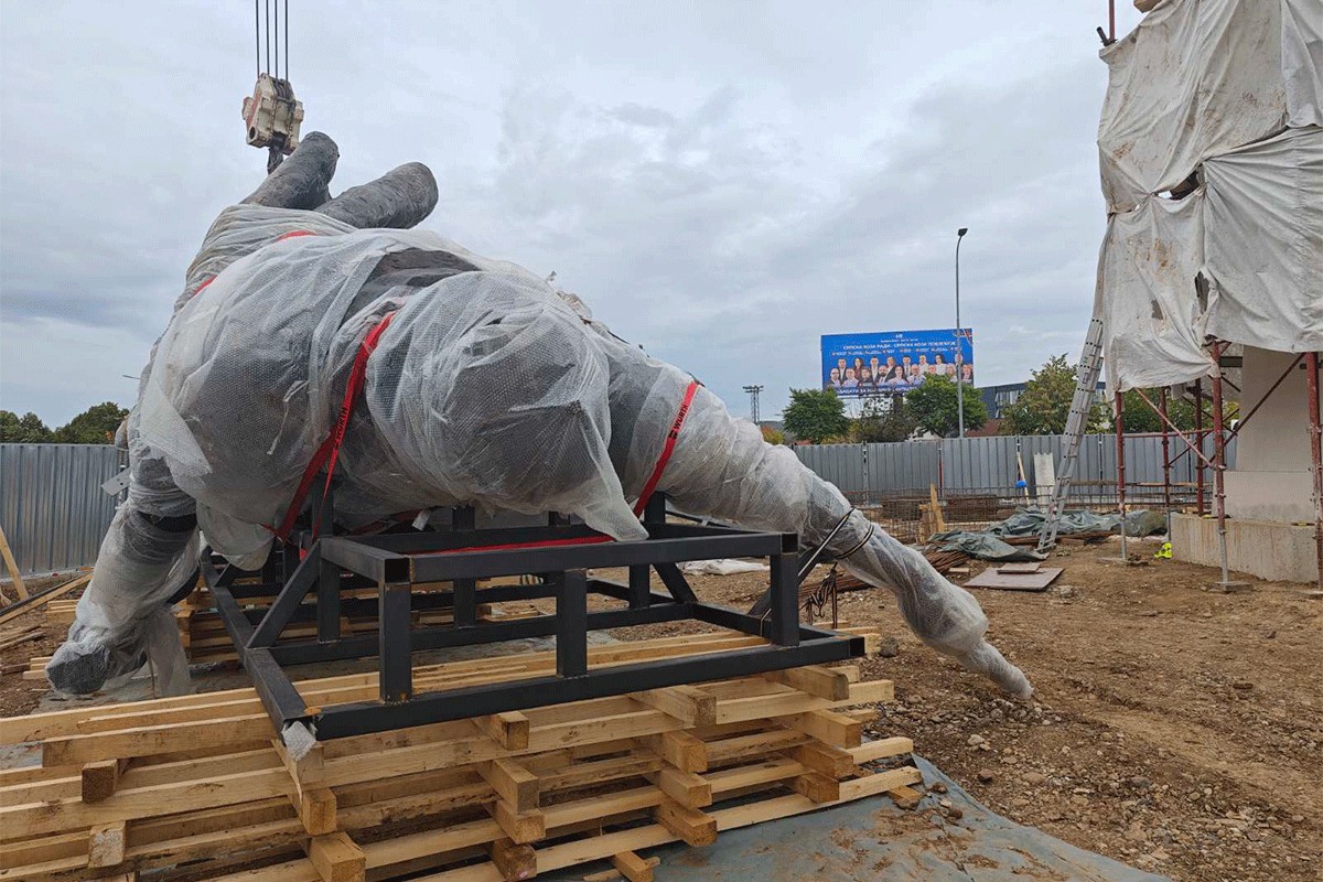Počinje postavljanje statue cara Lazara u Banjaluci