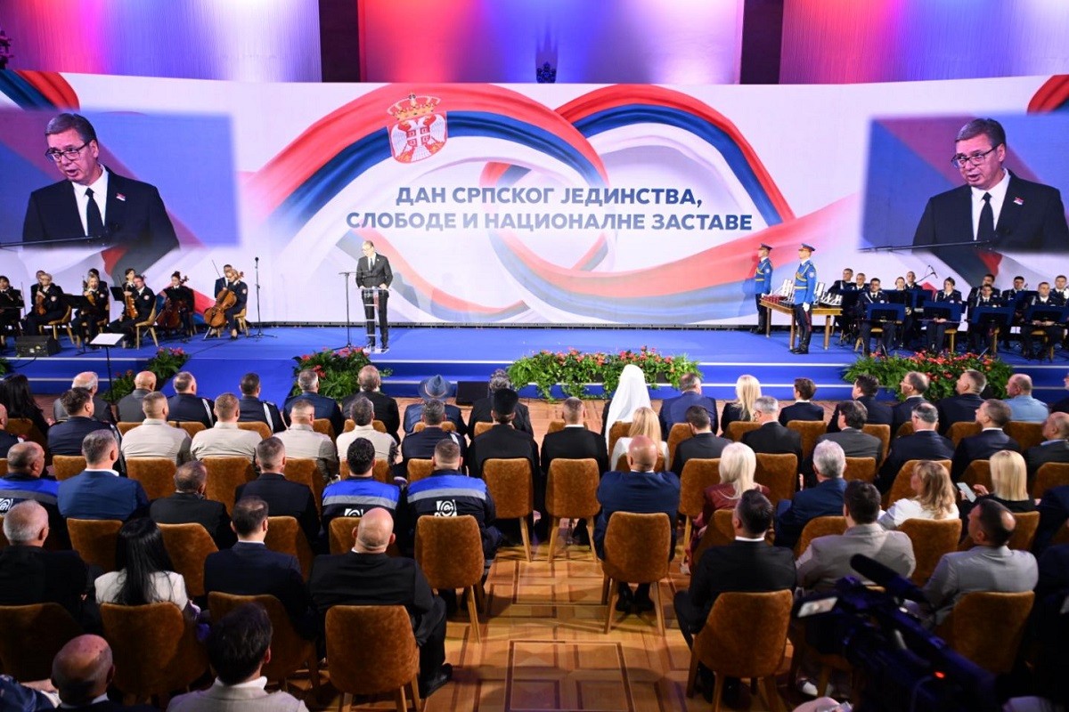 Pod istom trobojkom: Srpska i Srbija obilježile Dan srpskog jedinstva