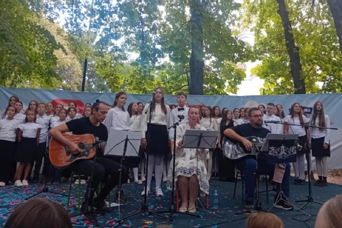 Banjalučki osnovci zapjevali na Oplencu pred hiljadama ljudi