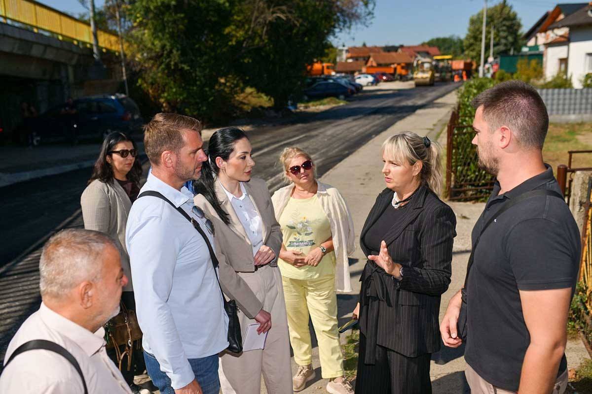 U toku asfaltiranje Ulice Vasilija Ostroškog u Lazarevu
