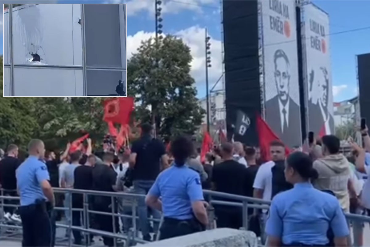 Haos u Prištini nakon presuda bivšim vođama OVK: Polomili prozore na zgradi vlade (VIDEO)