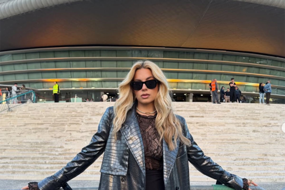 Sara Jo pozirala polugola: Fotografije napravile pometnju (FOTO)