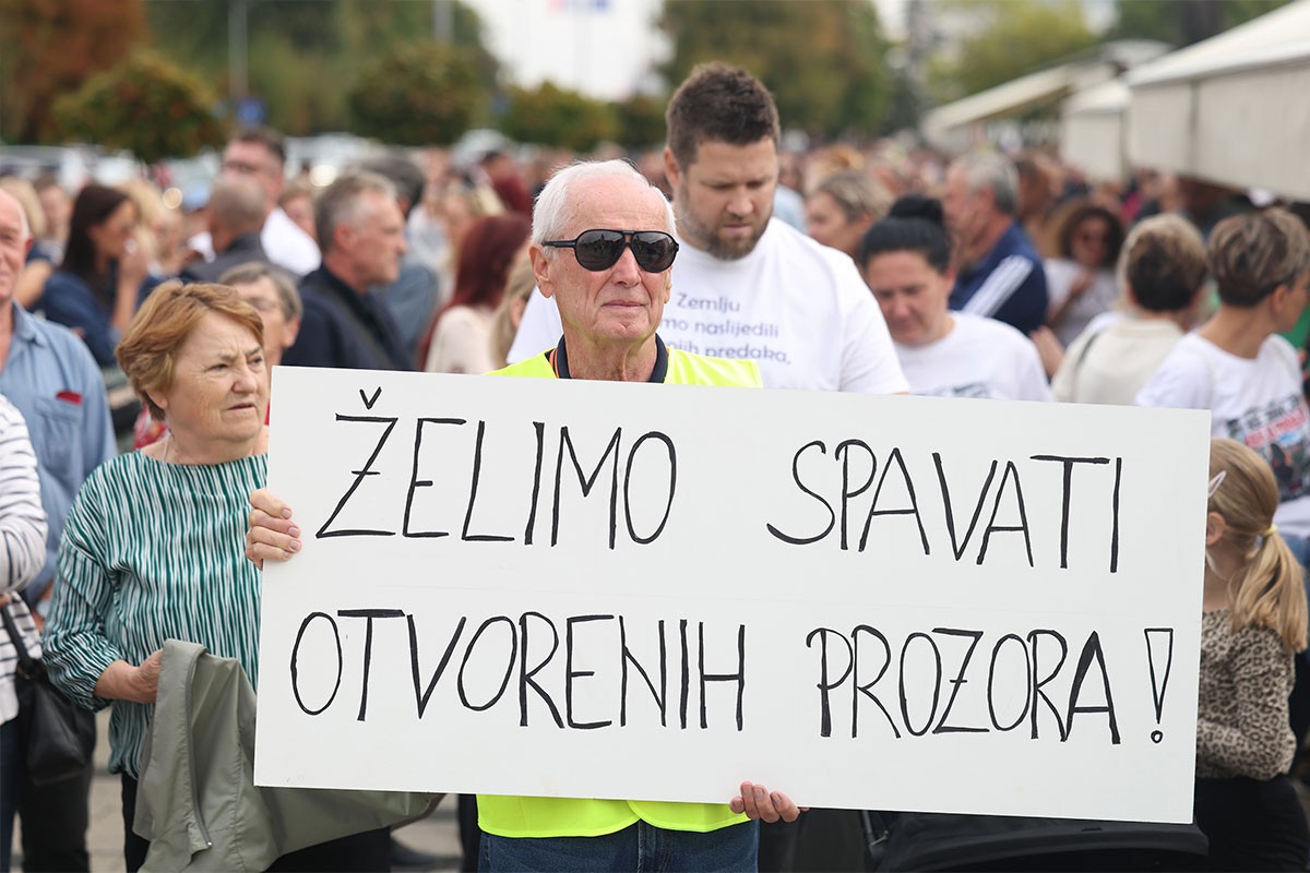 Protest u Našicama zbog otpada iz Gospića: "Ne trgujte našim zdravljem"