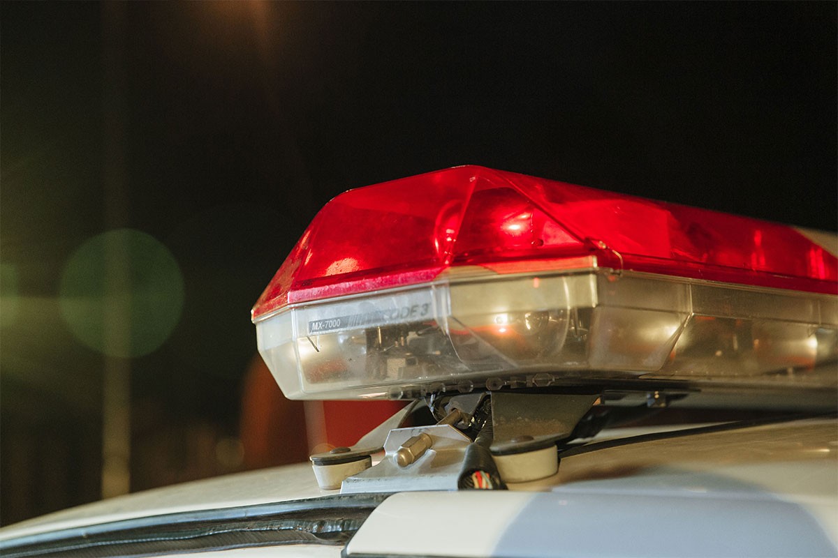 Uprkos doživotnoj zabrani vožnje, vozio zabranjenim smjerom i još trubio policiji