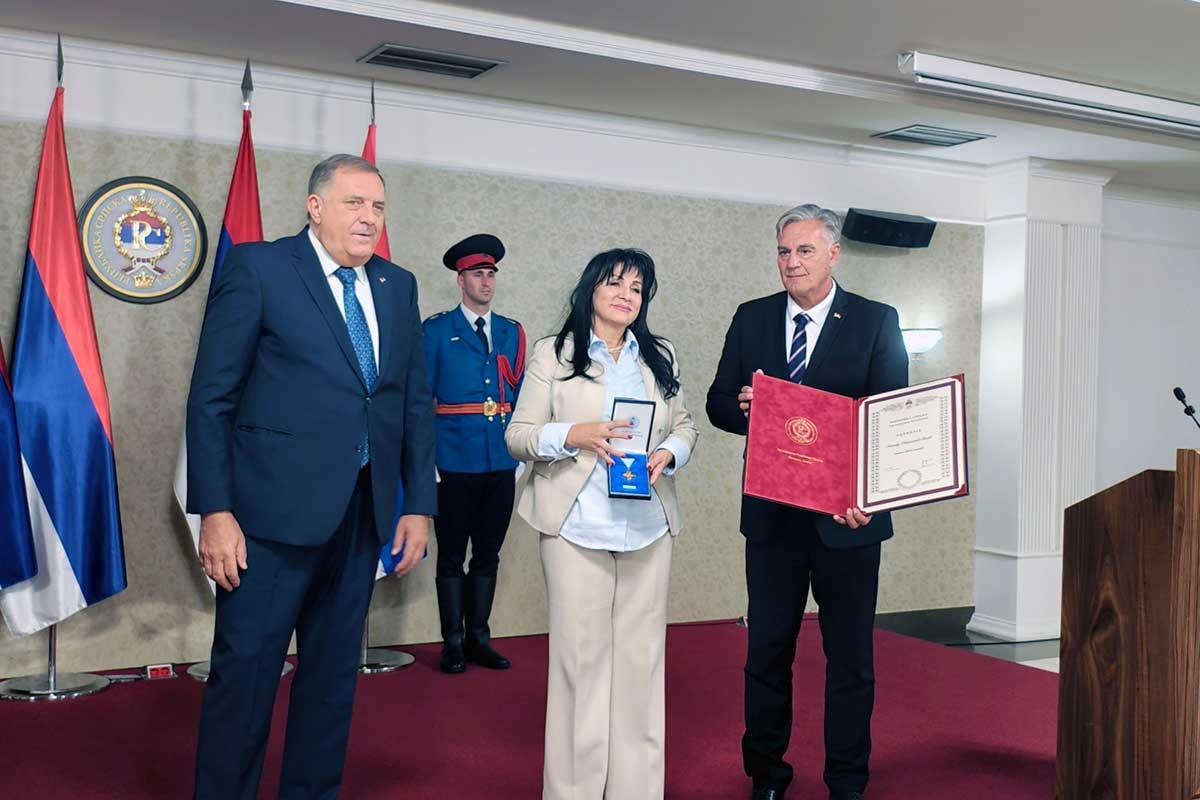 Karan i Dodik uručili odlikovanja ljekarima i medicinskim tehničarima