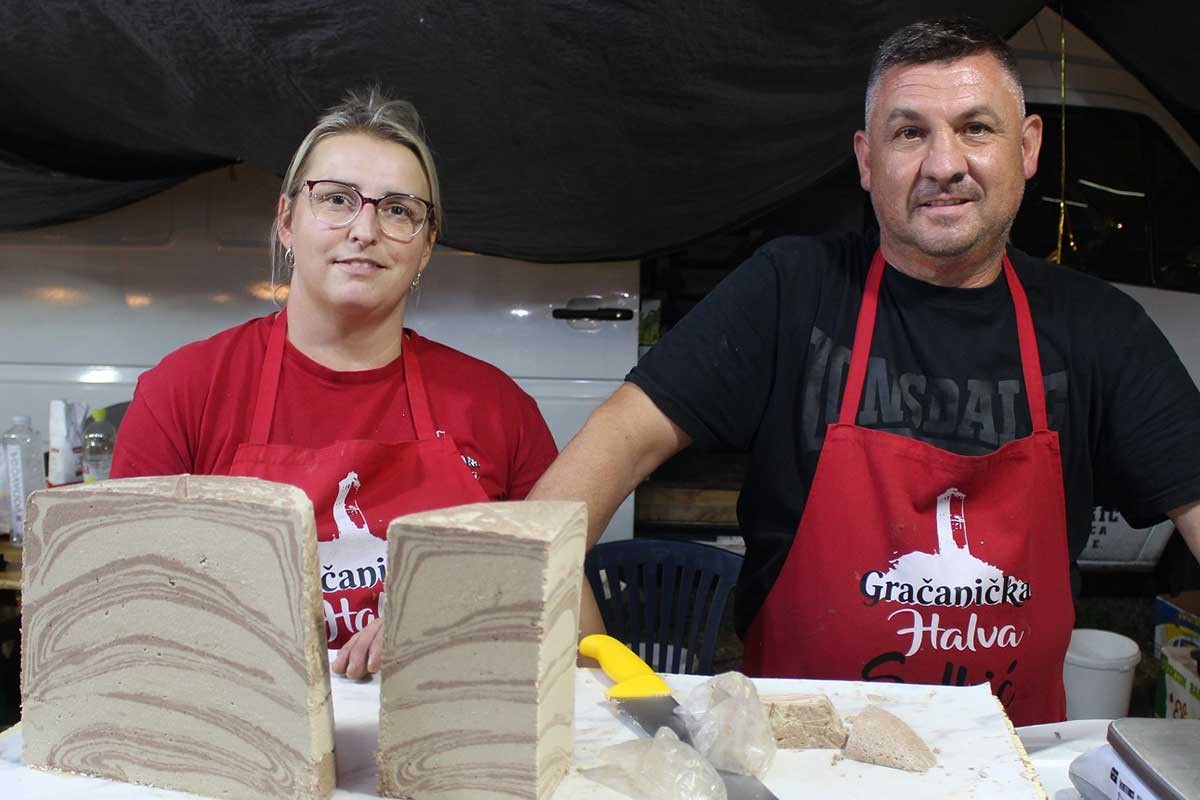 Salkići 30 godina prave halvu: Na vašaru u Gradišci mušterije čekaju u redu