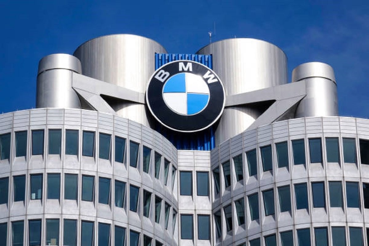 BMW uveo treću smjenu u Mađarskoj: Za iX3 stiglo više od 100.000 narudžbi