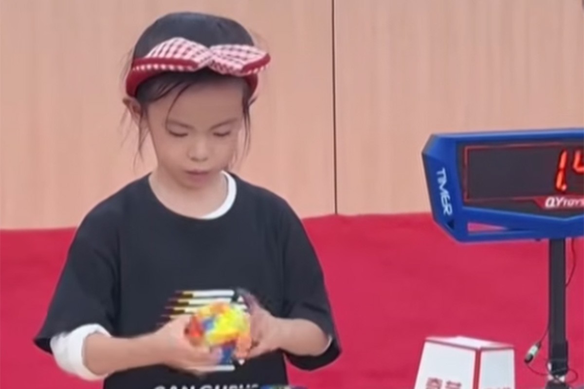 Šestogodišnja Kineskinja oborila rekord u slaganju Rubikove kocke (VIDEO)