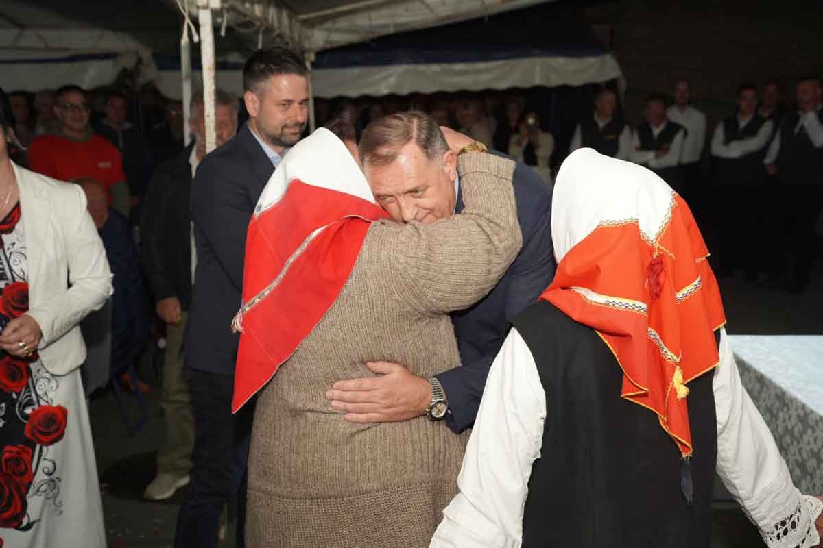 SNSD: Nova Topola i Gradiška uz Dodika, Minića i Cvijanovićevu